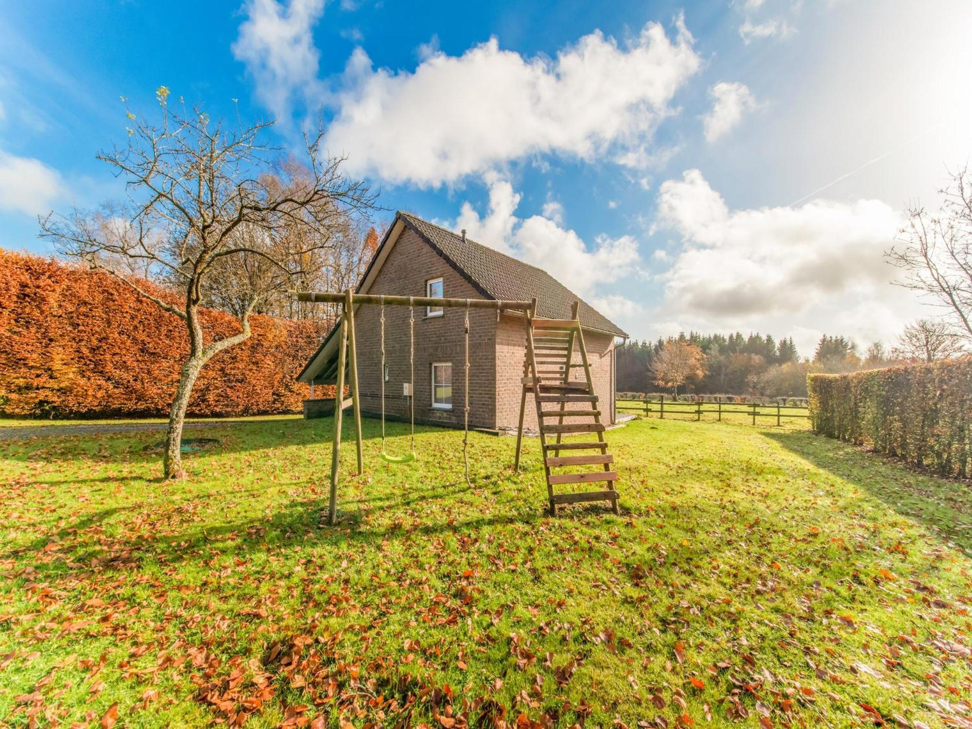 Picture Perfect Holiday Home In Sourbrodt With Garden Bbq Exterior foto